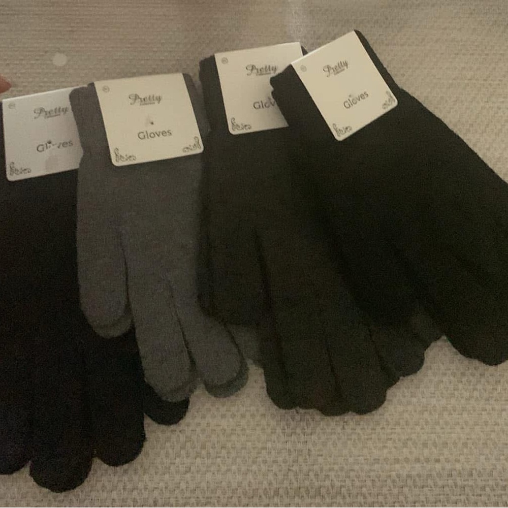 ePretty Black and Gray Gloves Set